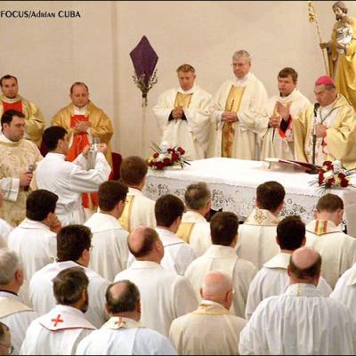 Liturghia crismei la Iaşi (II) (FOCUS)
