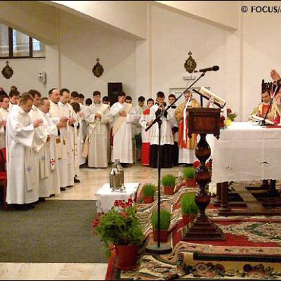 Liturghia crismei la Iaşi (II) (FOCUS)