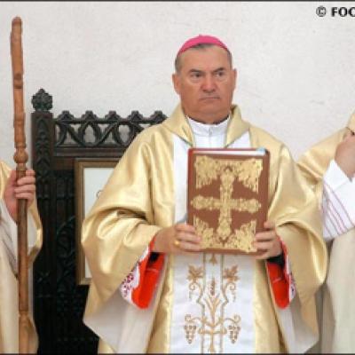 La 120 de ani: Liturghie pontificală în catedrală (FOCUS)