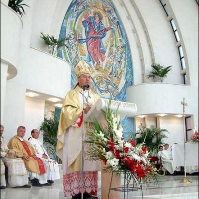 La 120 de ani: Liturghie pontificală în catedrală (FOCUS)