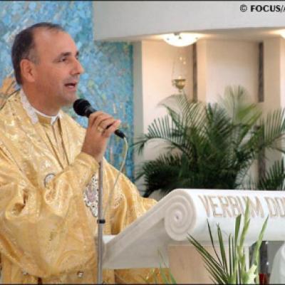 La 120 de ani: Liturghie pontificală în catedrală (FOCUS)
