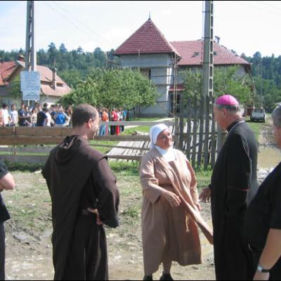 Vizită pastorală şi administrarea Mirului în Parohia Dărmăneşti