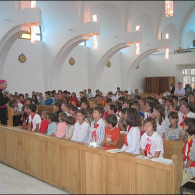 Vizită pastorală şi administrarea Mirului în Parohia Dărmăneşti