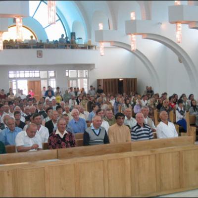 Vizită pastorală şi administrarea Mirului în Parohia Dărmăneşti