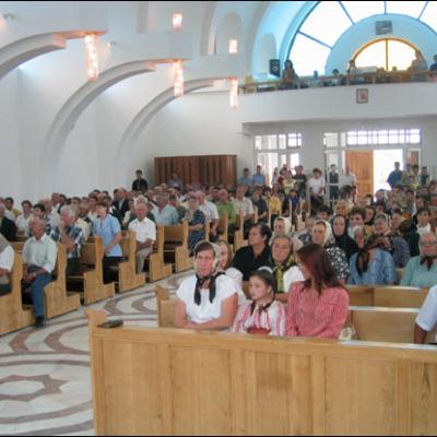 Vizită pastorală şi administrarea Mirului în Parohia Dărmăneşti