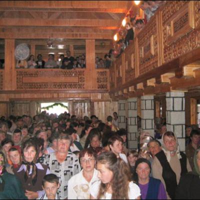 Sfinţirea bisericii Înălţarea Sfintei Cruci din Cuchiniş