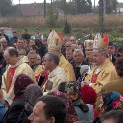 Răcăciuni: Sfinţirea casei comunităţii, a capelei şi a centrului de zi pentru copii