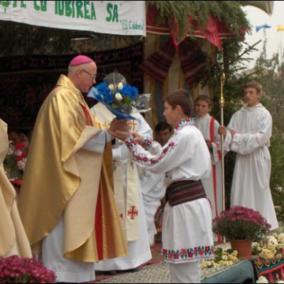 Răcăciuni: Sfinţirea casei comunităţii, a capelei şi a centrului de zi pentru copii