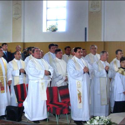 Tărâţa: Sfinţirea bisericii şi consacrarea altarului