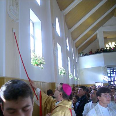 Tărâţa: Sfinţirea bisericii şi consacrarea altarului