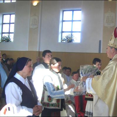 Tărâţa: Sfinţirea bisericii şi consacrarea altarului