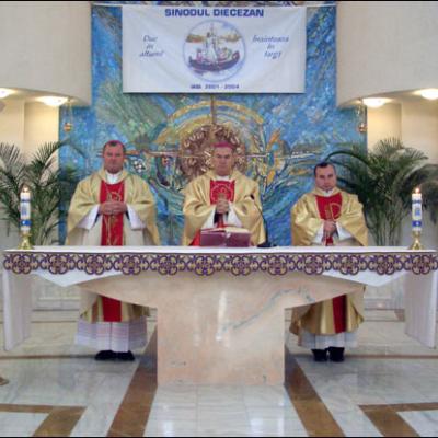 Iaşi: A patra sesiune plenară a Sinodului - liturghia de deschidere
