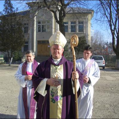 Săbăoani: PS Aurel Percă la 25 de ani de preoţie şi cinci ani de episcopat