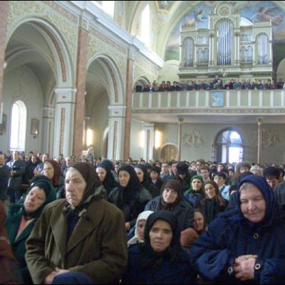 Săbăoani: PS Aurel Percă la 25 de ani de preoţie şi cinci ani de episcopat