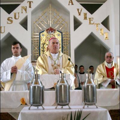 Bacău: Liturghia crismei