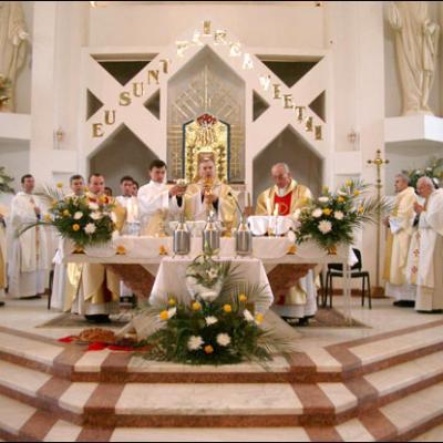 Bacău: Liturghia crismei