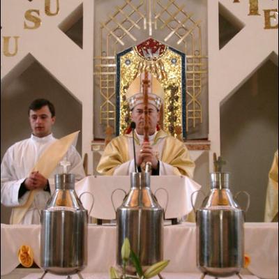 Bacău: Liturghia crismei