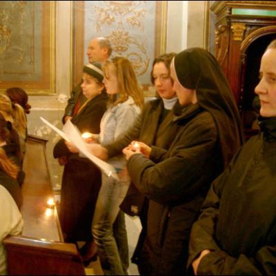 Iaşi: Oră de rugăciune pentru papa organizată de studenţi
