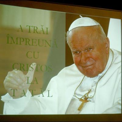 Iaşi: Oră de rugăciune pentru papa organizată de studenţi