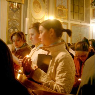 Iaşi: Oră de rugăciune pentru papa organizată de studenţi