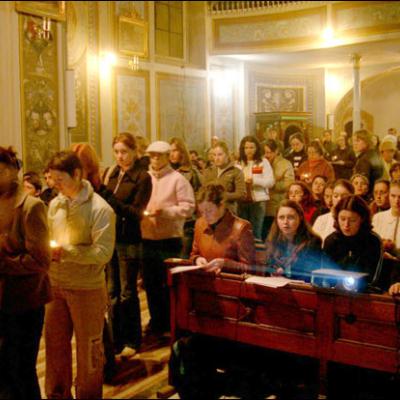 Iaşi: Oră de rugăciune pentru papa organizată de studenţi