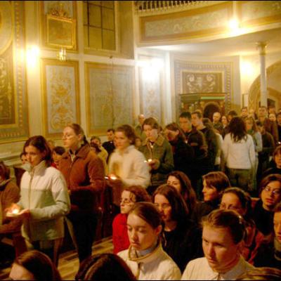 Iaşi: Oră de rugăciune pentru papa organizată de studenţi