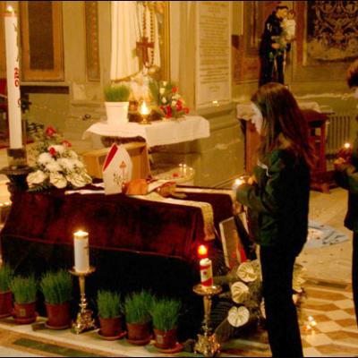Iaşi: Oră de rugăciune pentru papa organizată de studenţi