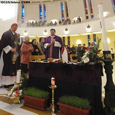 Iaşi: Liturghie cu requiem pentru Sfântul Părinte (FOCUS)