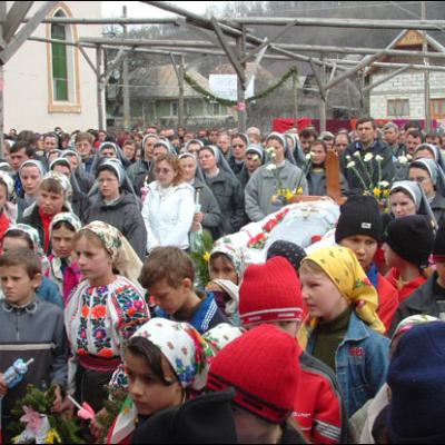 Fundu Răcăciuni: Înmormântarea sorei Magda Cochior