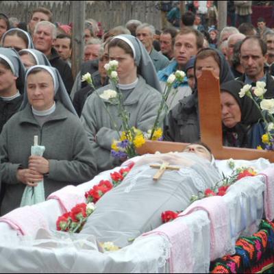 Fundu Răcăciuni: Înmormântarea sorei Magda Cochior