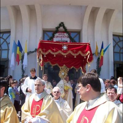Iaşi: Liturghie şi procesiune euharistică