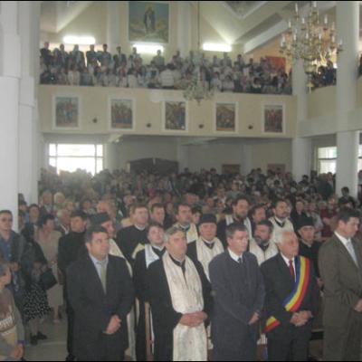 Sfinţirea bisericilor din Moineşti şi Pietrosu