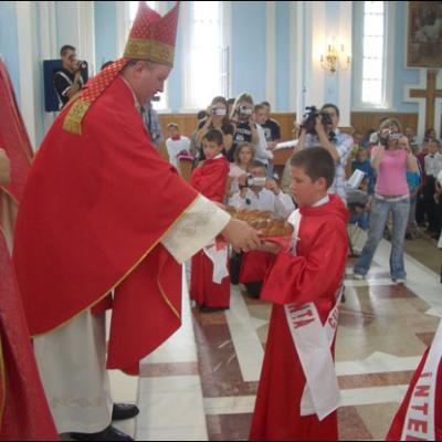 Administrarea Mirului în Parohia Tămăşeni