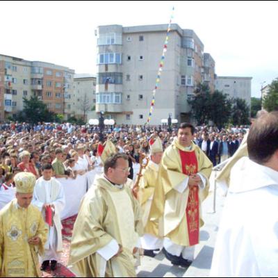 Bacău: Sfinţire de biserică
