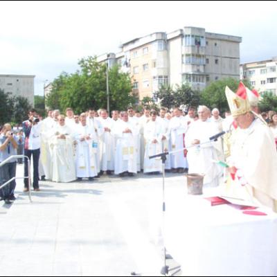 Bacău: Sfinţire de biserică