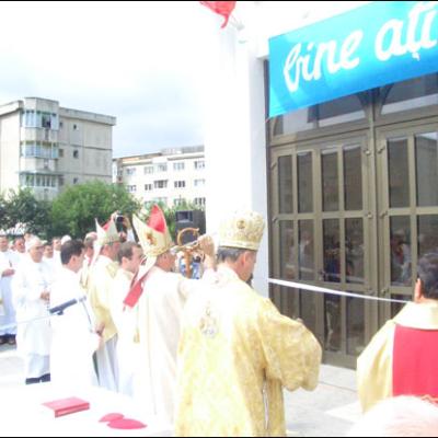 Bacău: Sfinţire de biserică