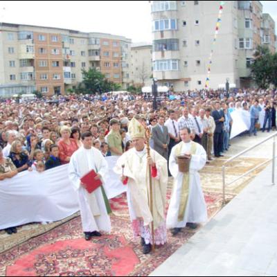 Bacău: Sfinţire de biserică