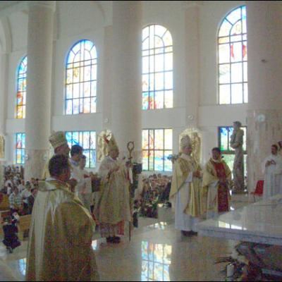 Bacău: Sfinţire de biserică