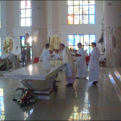 Bacău: Sfinţire de biserică