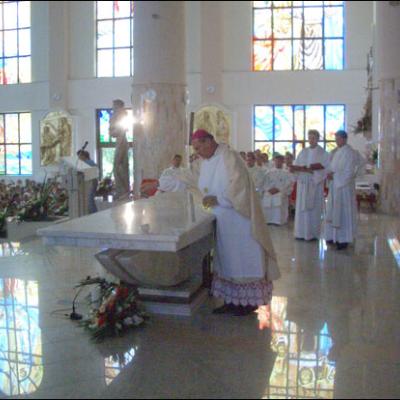 Bacău: Sfinţire de biserică
