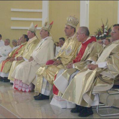 Bacău: Sfinţire de biserică