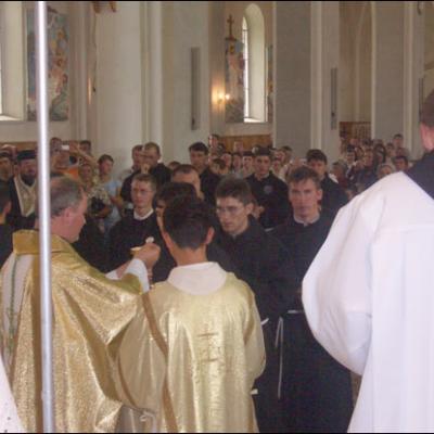 Hălăuceşti: Profesiunea religioasă perpetuă a 19 fraţi franciscani