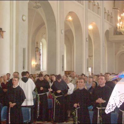 Hălăuceşti: Profesiunea religioasă perpetuă a 19 fraţi franciscani