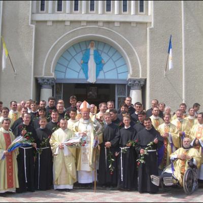 Hălăuceşti: Profesiunea religioasă perpetuă a 19 fraţi franciscani