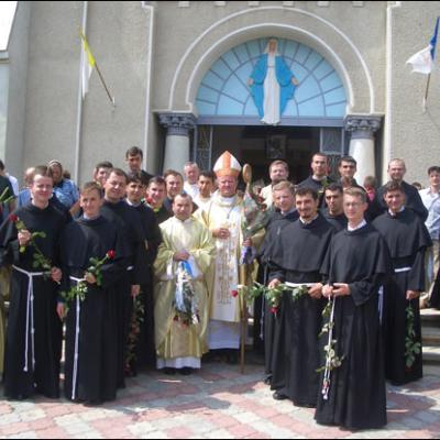 Hălăuceşti: Profesiunea religioasă perpetuă a 19 fraţi franciscani