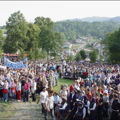 Cacica: Pelerinaj la Sanctuarul Maicii Domnului (I)
