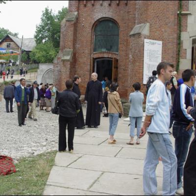 Cacica: Pelerinaj la Sanctuarul Maicii Domnului (III)