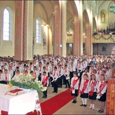 Faraoani: Celebrarea tainei Mirului şi sfinţirea temeliei pentru casa parohială