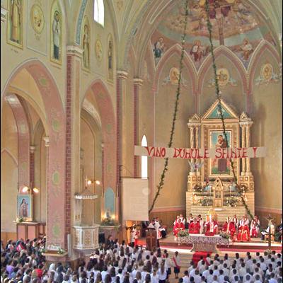 Faraoani: Celebrarea tainei Mirului şi sfinţirea temeliei pentru casa parohială