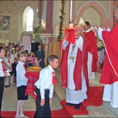 Faraoani: Celebrarea tainei Mirului şi sfinţirea temeliei pentru casa parohială